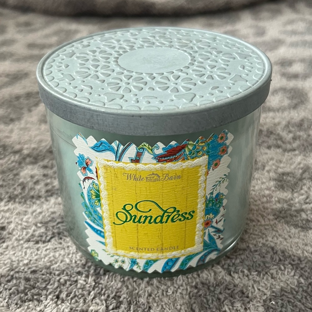 RETIRED Bath & Body Works/White Barn Sundress 3-Wick Candle